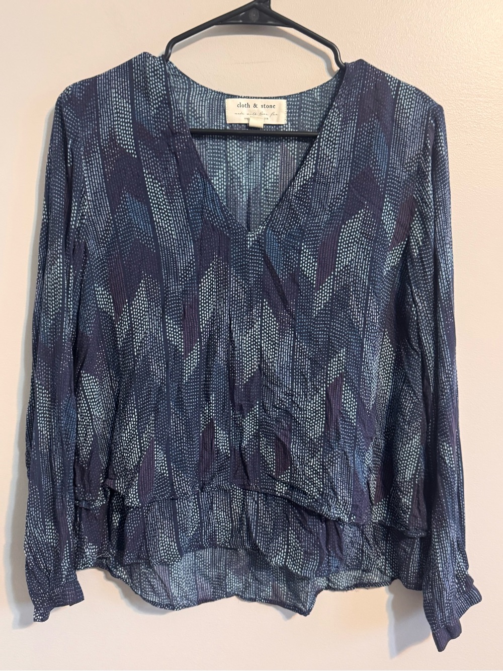Cloth & Stone Anthropologie Blue Abstract High Low V-Neck Blouse Size S